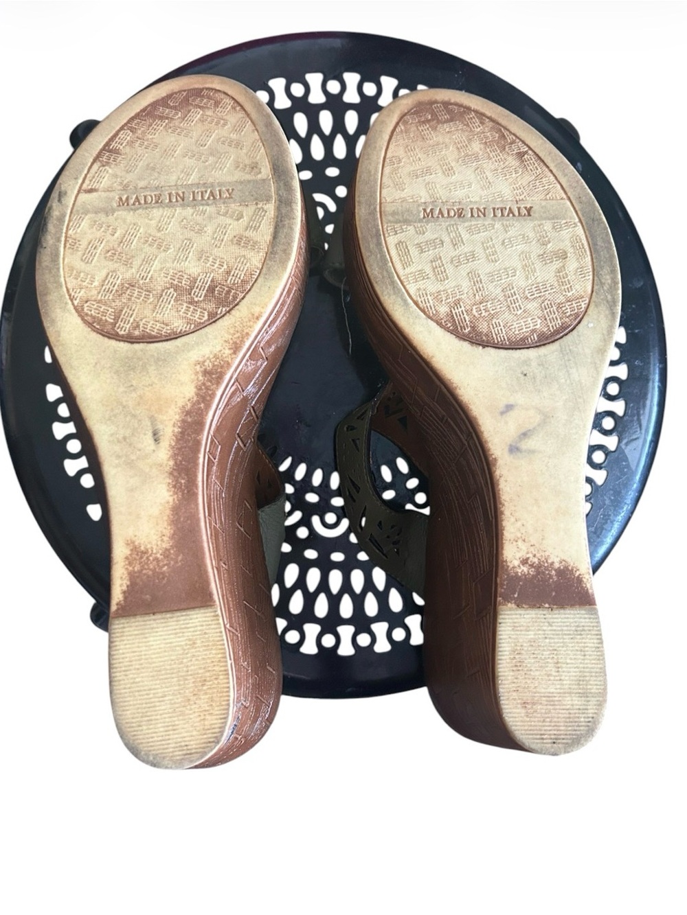 Italian Shoemakers Olive Green Laser-Cut T-Strap Sandals - Picture 7 of 10